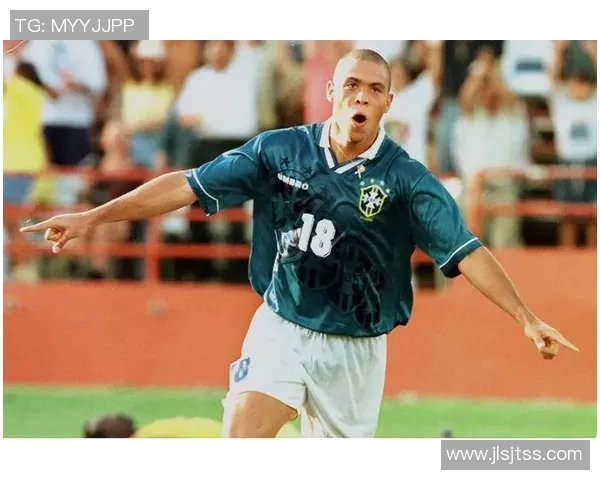 身高177的足球球星在绿茵场上的速度技巧与传奇故事